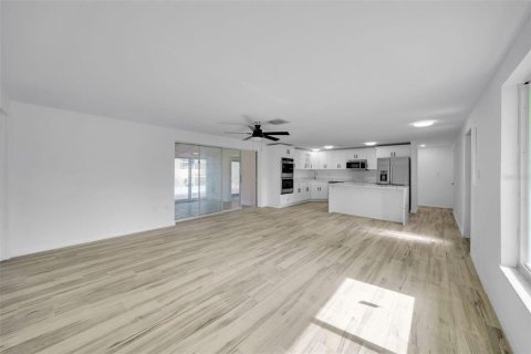 Casa en venta en Port Charlotte, Florida, 3 dormitorios, 143.72 m2 № 1914323 - foto 4
