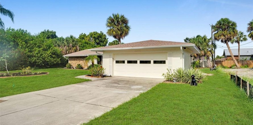 Casa en Port Charlotte, Florida 3 dormitorios, 143.72 m2 № 1914323