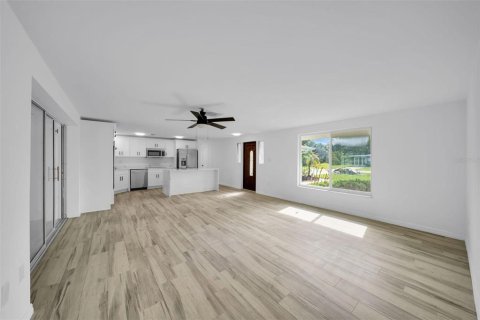 Casa en venta en Port Charlotte, Florida, 3 dormitorios, 143.72 m2 № 1914323 - foto 5