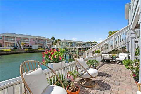 Condo in Saint Petersburg, Florida, 2 bedrooms  № 2111447 - photo 29