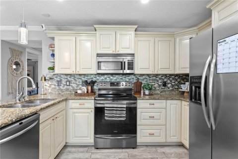 Condo in Saint Petersburg, Florida, 2 bedrooms  № 2111447 - photo 16