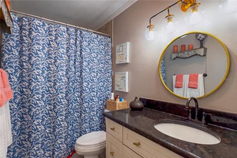 Condo in Saint Petersburg, Florida, 2 bedrooms  № 2111447 - photo 23