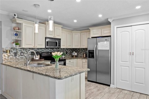 Condo in Saint Petersburg, Florida, 2 bedrooms  № 2111447 - photo 14