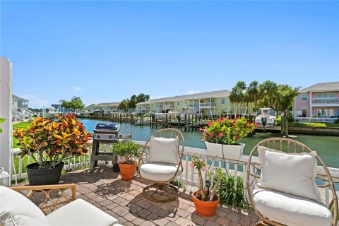 Condo in Saint Petersburg, Florida, 2 bedrooms  № 2111447 - photo 28