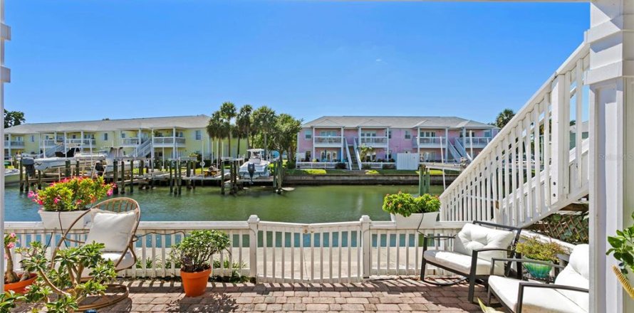 Condo in Saint Petersburg, Florida, 2 bedrooms  № 2111447
