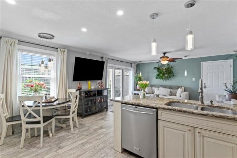 Condo in Saint Petersburg, Florida, 2 bedrooms  № 2111447 - photo 17