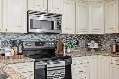 Condo in Saint Petersburg, Florida, 2 bedrooms  № 2111447 - photo 15