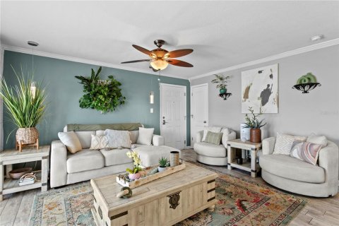 Condo in Saint Petersburg, Florida, 2 bedrooms  № 2111447 - photo 8
