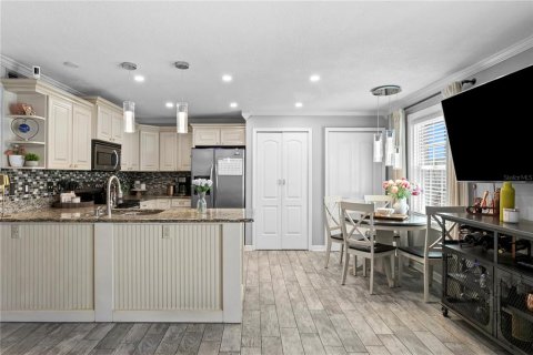 Condo in Saint Petersburg, Florida, 2 bedrooms  № 2111447 - photo 13