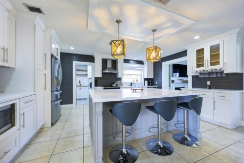 House in Wellington, Florida 4 bedrooms, 198.9 sq.m. № 2188223 - photo 5