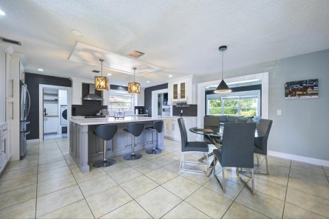 House in Wellington, Florida 4 bedrooms, 198.9 sq.m. № 2188223 - photo 7
