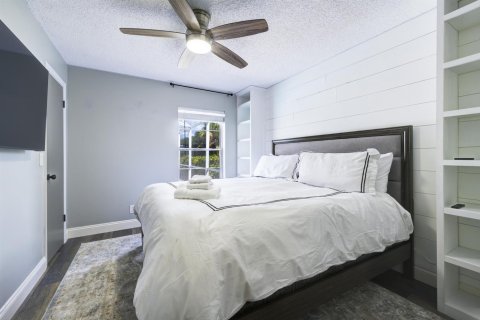 House in Wellington, Florida 4 bedrooms, 198.9 sq.m. № 2188223 - photo 18