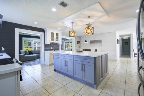 House in Wellington, Florida 4 bedrooms, 198.9 sq.m. № 2188223 - photo 6