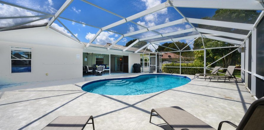 House in Wellington, Florida 4 bedrooms, 198.9 sq.m. № 2188223