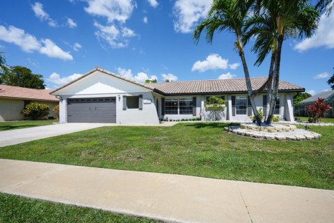House in Wellington, Florida 4 bedrooms, 198.9 sq.m. № 2188223 - photo 2