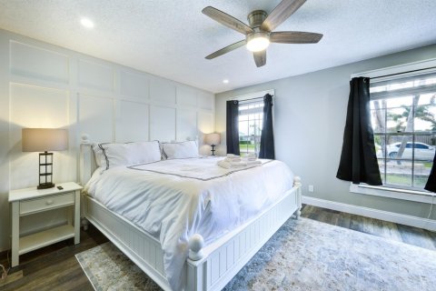 House in Wellington, Florida 4 bedrooms, 198.9 sq.m. № 2188223 - photo 10