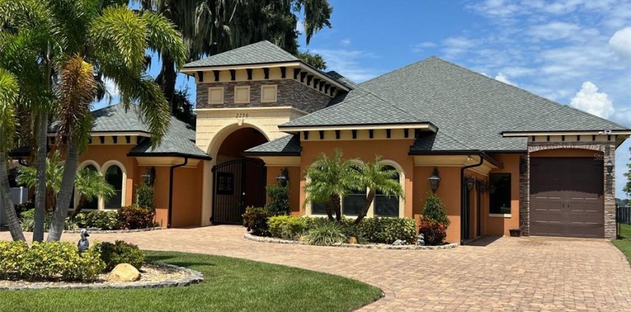 Casa en Auburndale, Florida 4 dormitorios, 358.79 m2 № 1826882
