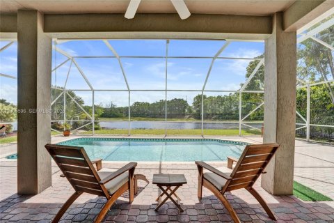 House in Weston, Florida 5 bedrooms, 235.6 sq.m. № 2069630 - photo 4