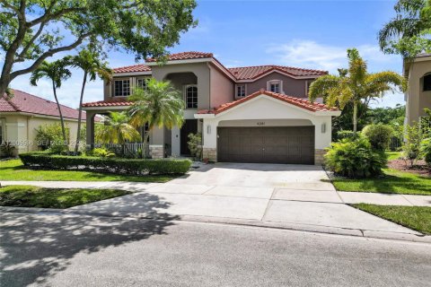 House in Weston, Florida 5 bedrooms, 235.6 sq.m. № 2069630 - photo 2
