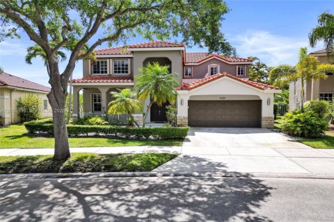 House in Weston, Florida 5 bedrooms, 235.6 sq.m. № 2069630 - photo 1