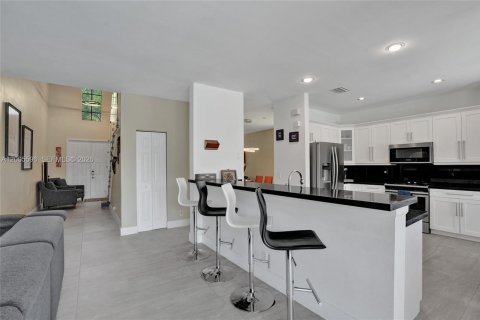 House in Weston, Florida 5 bedrooms, 235.6 sq.m. № 2069630 - photo 24