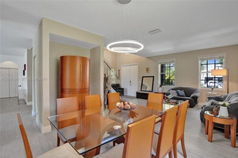 House in Weston, Florida 5 bedrooms, 235.6 sq.m. № 2069630 - photo 19