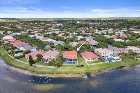 House in Weston, Florida 5 bedrooms, 235.6 sq.m. № 2069630 - photo 10