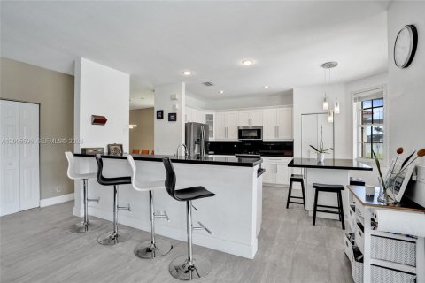 House in Weston, Florida 5 bedrooms, 235.6 sq.m. № 2069630 - photo 25