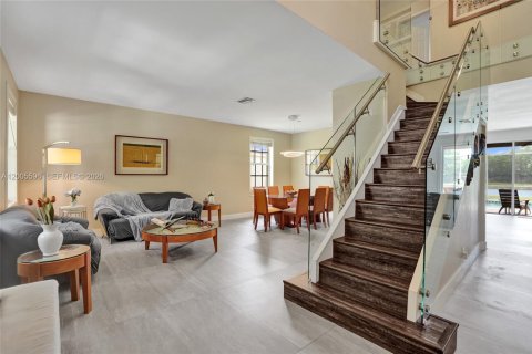 House in Weston, Florida 5 bedrooms, 235.6 sq.m. № 2069630 - photo 15