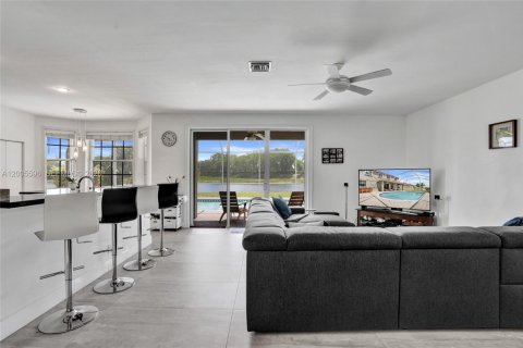 House in Weston, Florida 5 bedrooms, 235.6 sq.m. № 2069630 - photo 20