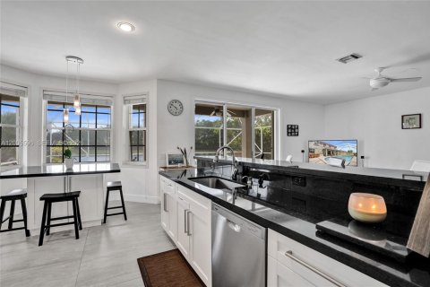 House in Weston, Florida 5 bedrooms, 235.6 sq.m. № 2069630 - photo 27