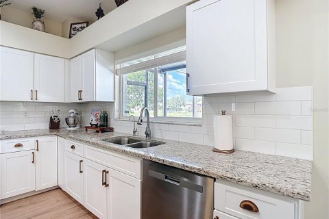 House in Tampa, Florida 4 bedrooms, 299.05 sq.m. № 2097860 - photo 27