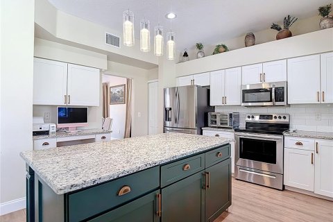 House in Tampa, Florida 4 bedrooms, 299.05 sq.m. № 2097860 - photo 28