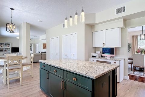 House in Tampa, Florida 4 bedrooms, 299.05 sq.m. № 2097860 - photo 23
