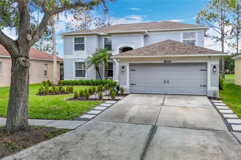 House in Tampa, Florida 4 bedrooms, 299.05 sq.m. № 2097860 - photo 8