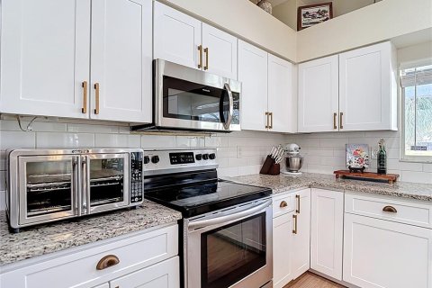 House in Tampa, Florida 4 bedrooms, 299.05 sq.m. № 2097860 - photo 24