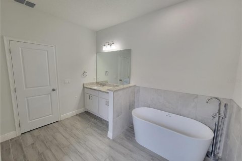 House in Poinciana, Florida 4 bedrooms, 167.04 sq.m. № 2416237 - photo 16