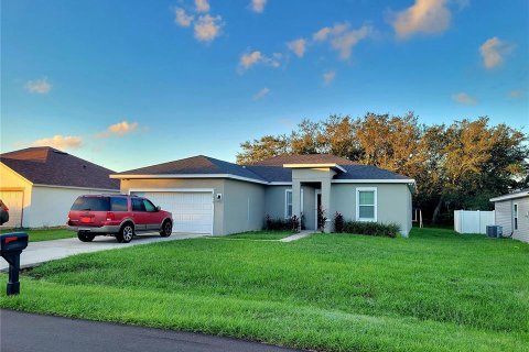 House in Poinciana, Florida 4 bedrooms, 167.04 sq.m. № 2416237 - photo 2