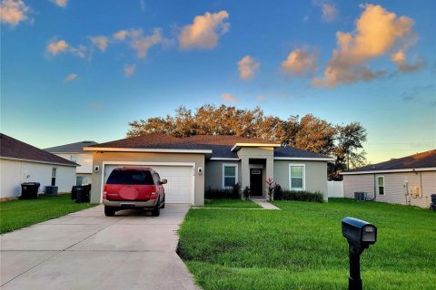 House in Poinciana, Florida 4 bedrooms, 167.04 sq.m. № 2416237