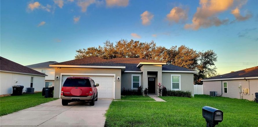 House in Poinciana, Florida 4 bedrooms, 167.04 sq.m. № 2416237