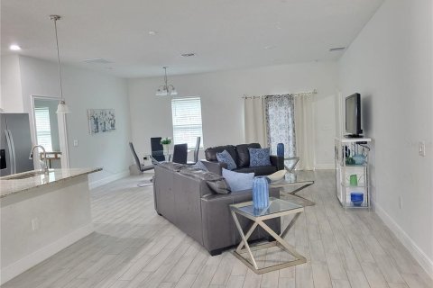 House in Poinciana, Florida 4 bedrooms, 167.04 sq.m. № 2416237 - photo 4