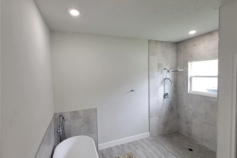 House in Poinciana, Florida 4 bedrooms, 167.04 sq.m. № 2416237 - photo 18