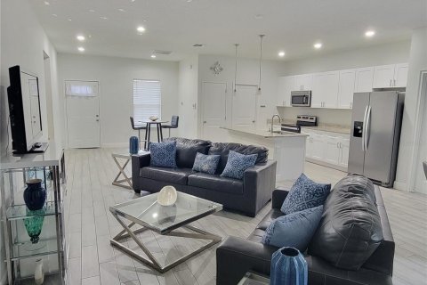 House in Poinciana, Florida 4 bedrooms, 167.04 sq.m. № 2416237 - photo 9