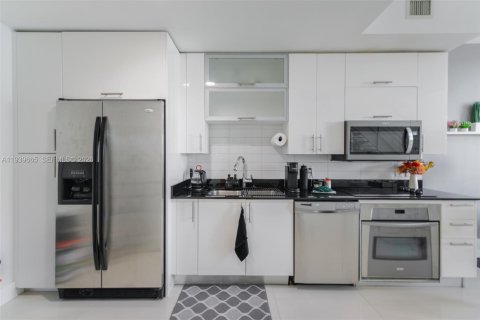 Снять в аренду кондоминиум в Майами, Флорида 1 спальня, 72.84м2, № 1997018 - фото 8