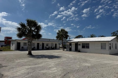 Commercial property in Venice, Florida 247.86 sq.m. № 1603173 - photo 1