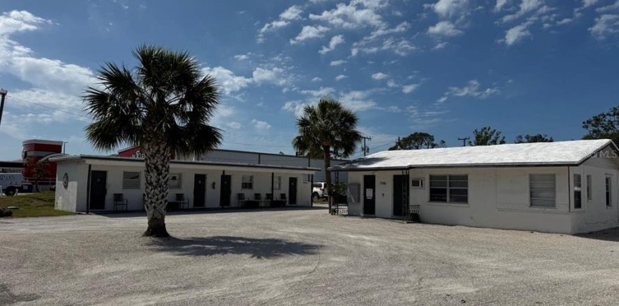 Commercial property in Venice, Florida 247.86 sq.m. № 1603173
