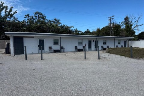 Commercial property in Venice, Florida 247.86 sq.m. № 1603173 - photo 4