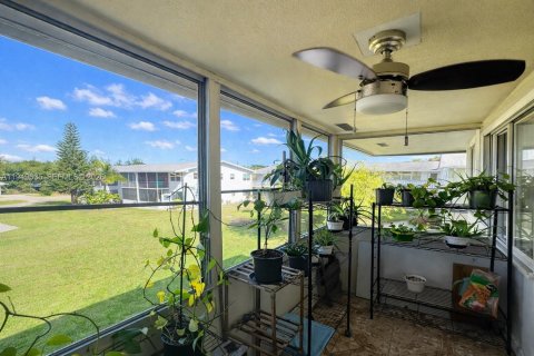 House in West Palm Beach, Florida 2 bedrooms, 76.09 sq.m. № 2005443 - photo 10