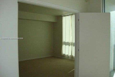Condo in Miami, Florida, 1 bedroom  № 2168341 - photo 9