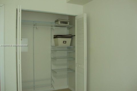 Condo in Miami, Florida, 1 bedroom  № 2168341 - photo 10
